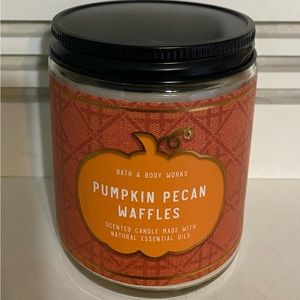 Bath and Body Works Pumpkin Pecan Waffles Singke Wick Candle 7oz- NEW AND UNUSED